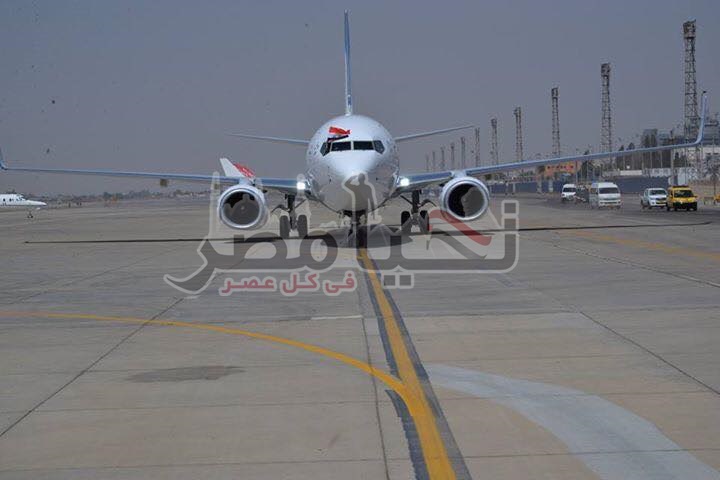 وزير الطيران يستقبل طائرة جديدة لمصرللطيران تحمل شعار ٨٥ عاما علي انشاء الشركة