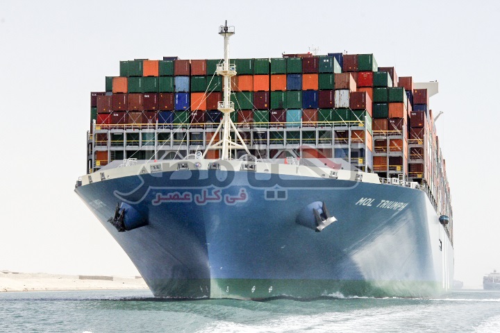 بالصور.. عبور أكبر سفينة حاويات في العالم "Mol TRIUMPH" لقناة السويس الجديدة