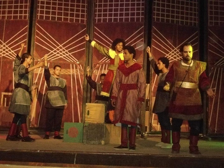 بالصور:"مكبث" عرض مسرحي في قصر ثقافة اسوان