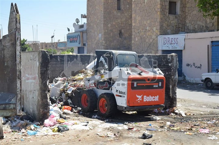 السكرتير العام المساعد بالإسماعيلية يتابع حملات رفع القمامة والمخلفات بحى ثالث