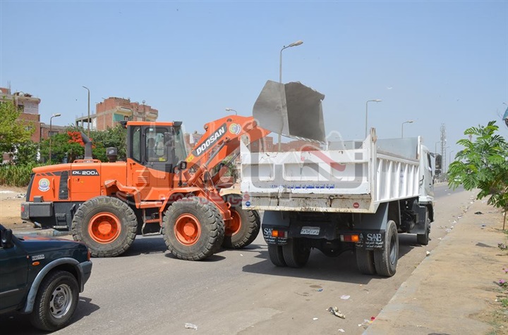 السكرتير العام المساعد لمحافظة الإسماعيلية يتابع أعمال حملة النظافة بمدينة المستقبل