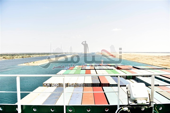 عبور واحدة من أكبر سفن العالم للحاويات لقناة السويس بحمولة 216.7 ألف طن