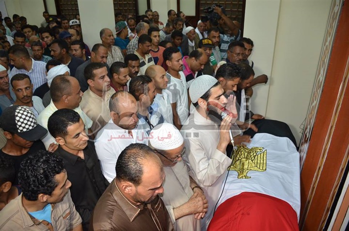 محافظ ومدير أمن الإسماعيلية يشيعان جنازة "صلاح ابراهيم" أحد ضحايا الأعتداء الارهابى بسيناء