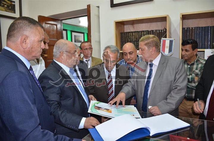 محافظا الإسماعيلية وشمال سيناء يتفقدان مشروع مركز التوثيق المعلوماتى لتاريخ المحافظة