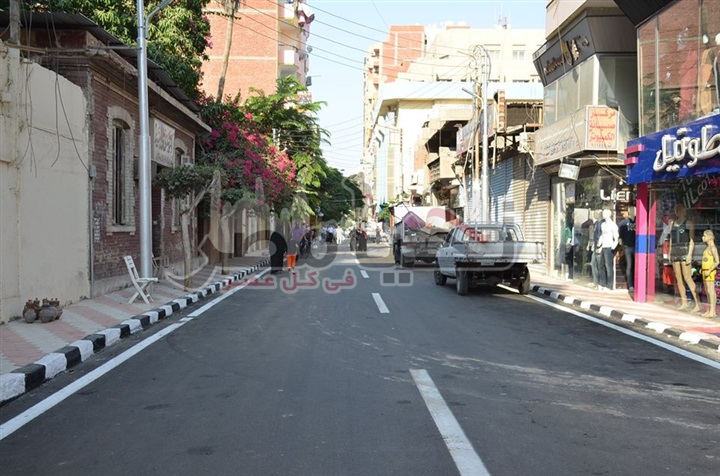 محافظ ومدير أمن الإسماعيلية يعيدان فتح شارع "سعد زغلول" بعد نقل الباعة الجائلين وإعادة تطويره