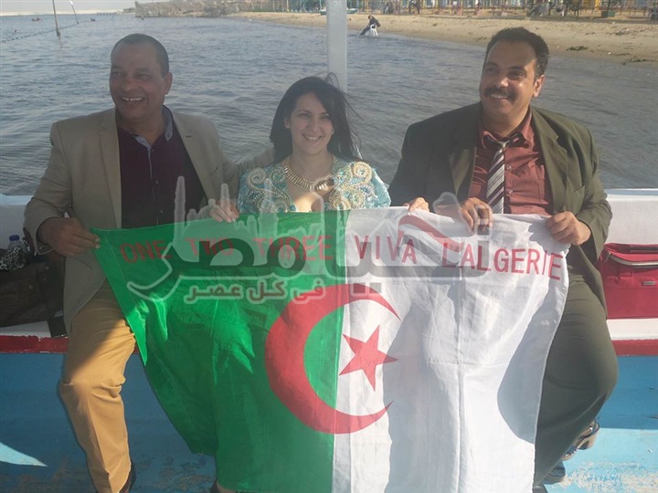 بالصور.. المخرجة الجزائرية "آمال بن قاسيمى" تحتفل باليوم العالمي للسياحة فى قناة السويس
