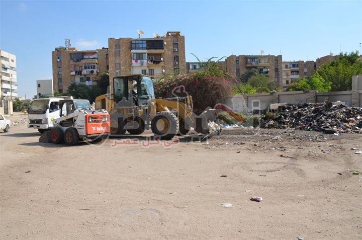 السكرتير العام بالإسماعيلية يتابع أعمال حملة النظافة بمنطقة الشيخ زايد بحى ثالث