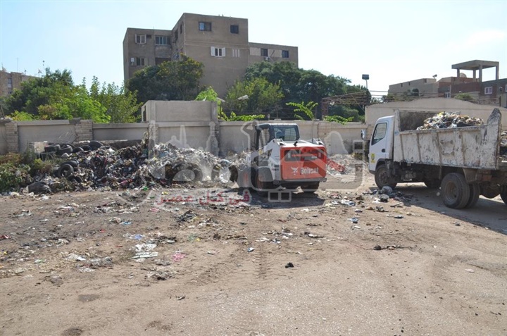 السكرتير العام بالإسماعيلية يتابع أعمال حملة النظافة بمنطقة الشيخ زايد بحى ثالث