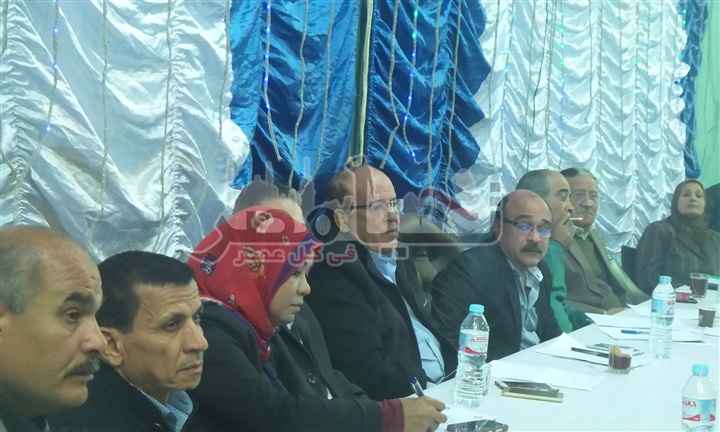 "الوفد" بالإسماعيلية يناقش مشكلة العشوائيات بحضور نائب البرلمان  المستشار "عبدالفتاح" والمستشار الإعلامى للمحافظة