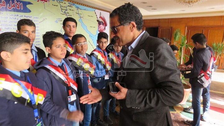 بالصور.. بمناسبة عيد الشرطة مدير أمن الإسماعيلية يستقبل عدد من طلاب مدرسة "طه حسين"