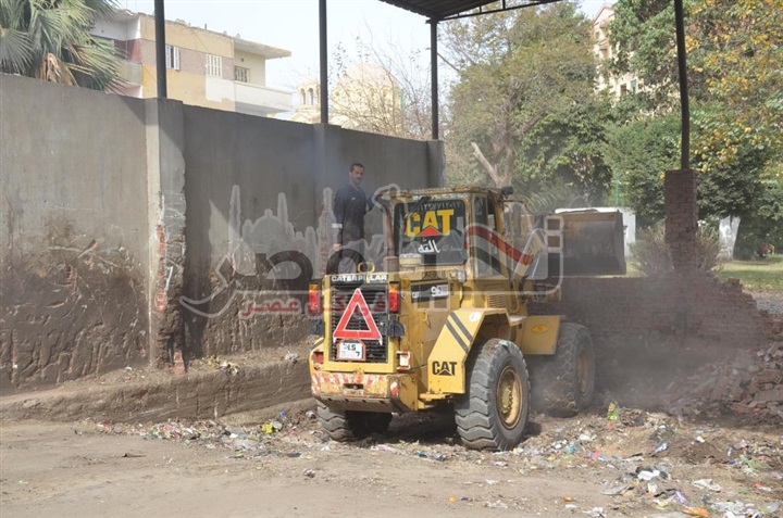 محافظ الإسماعيلية يتفقد أعمال تطوير ميدان "مصطفى كامل" وتجديد نقطة تجميع القمامة