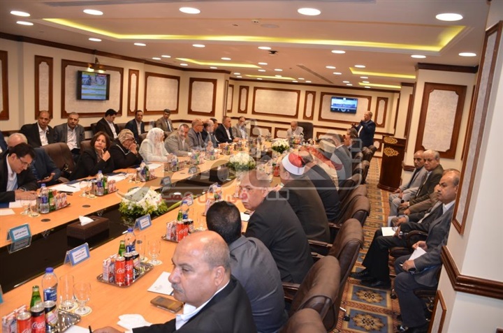 ننشر تفاصيل إجتماع رئيس الوزراء مع وزراء التنمية المحلية والصحة بفندق "توليب الفرسان" بالإسماعيلية