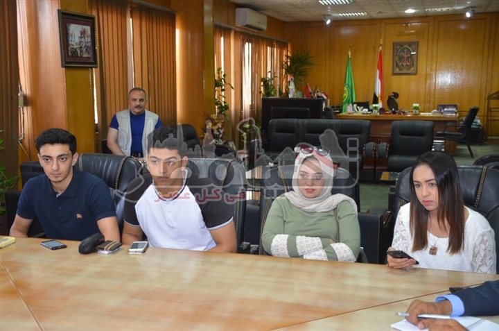 محافظ الإسماعيلية يستقبل مجموعة من طلاب كلية الاعلام بجامعة سيناء