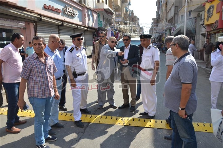 محافظ ومدير أمن الإسماعيلية ومدير الأمن يتفقدان شوارع حى أول والمطبات الشوكية الجديدة