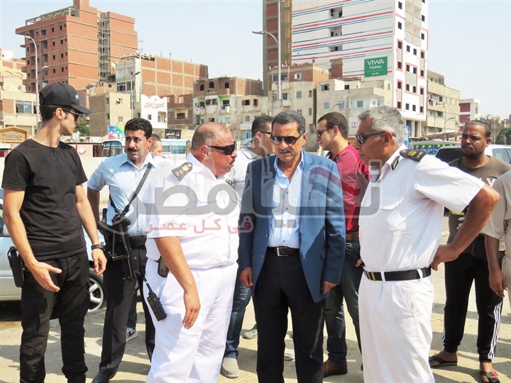 بالفيديو والصور.. مدير أمن الإسماعيلية يشرف على حملة إزالة الإشغالات فى سوق "الجمعة" وسوق "بورسعيد"