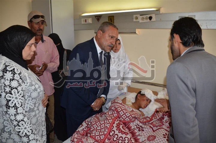 محافظ الإسماعيلية يقرر صرف تعويض للمصابين بحادث انقلاب طريق بورسعيد