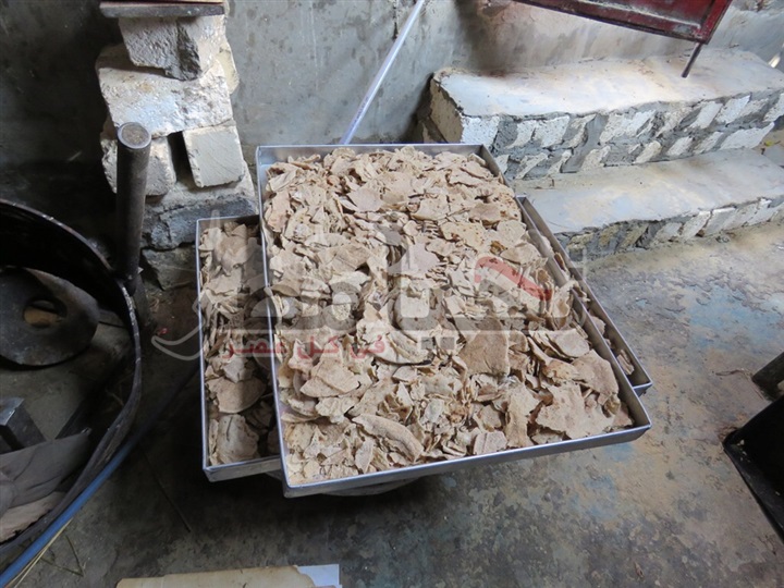 بالصور.. مديرية أمن الإسماعيلية تداهم مصنع للحلويات وتضبط نصف طن حلويات غير صالحة