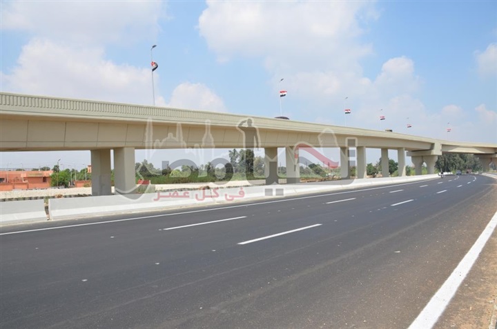 محافظ الإسماعيلية يزيح الستار عن لوحة افتتاح مشروع كوبرى الفردان على طريق بورسعيد