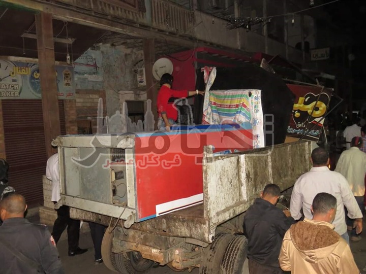 بالصور.. مدير أمن الإسماعيلية على رأس حملة مكبرة لإزالة الإشغالات فى شارع "سعد زغلول"