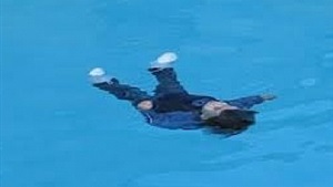 غرق طفل بحمام سباحة