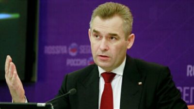 روسي يرسل إبنته للعلاج بمصر