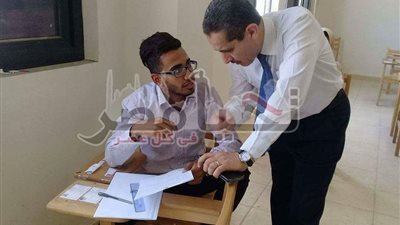 بالصور .. نائب رئيس جامعة قناة السويس يتفقد لجان امتحانات الجامعة