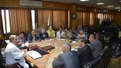 محافظ الإسماعيلية يناقش تطوير المبنى الإدارى للمنطقة الحرة بتكلفة 50 مليون جنيه