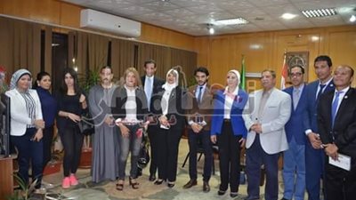 محافظ الإسماعيلية يستقبل وفد مؤسسة 