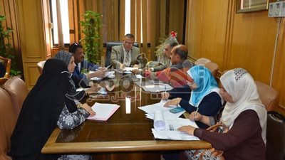 السكرتير العام المساعد بالإسماعيلية يبحث مشروع نقل الورش الحرفية إلى المجمع الجديد بالمستقبل