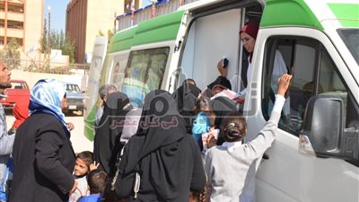 إنطلاق فعاليات اليوم السكانى والقافلة الطبية بقرية 