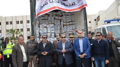 محافظ ومدير أمن الإسماعيلية وممثلى صندوق تحيا مصر يشهدون توزيع الدفعة الأولى من اللحوم على الأسر الأولى بالرعاية
