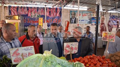 السكرتيران العام والمساعد للإسماعيلية يتفقدان المعرض المواد الغذائية والتموينية بنادى 