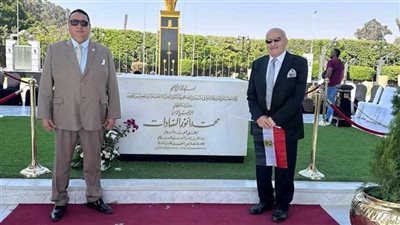 بمناسبة احتفالات أكتوبر.. حزب المؤتمر يضع إكليلا من الزهور على قبر السادات