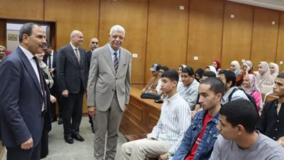 رئيس جامعة المنوفية يتفقد سير العملية التعليمية بكلية التربية