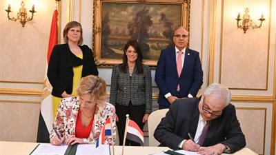 مصر وهولندا توقعان مذكرة تفاهم لتعزيز التعاون في مجال إدارة المياه والتكيف مع التغيرات المناخية