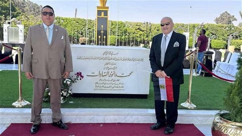 حزب المؤتمر يضع إكليلا