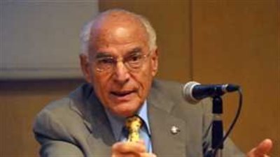   الحياة متاحة على جميع الكواكب.. فاروق الباز يوضح