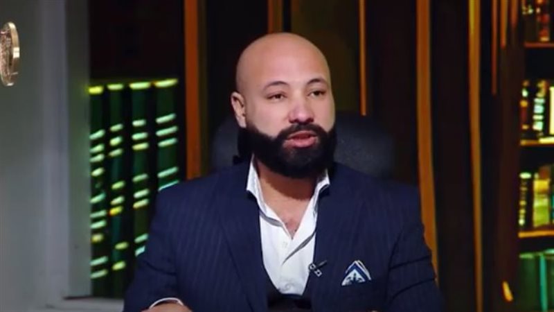 الدكتور عمرو أبو