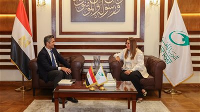 رئيس البريد المصري تلتقي الرئيس الإقليمي لشركة 