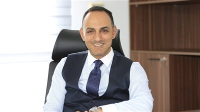 محلل اقتصادي: انخفاض الذهب تصحيح طبيعي بعد صعود تاريخي.. والدولار القوي يضغط على الأسعار