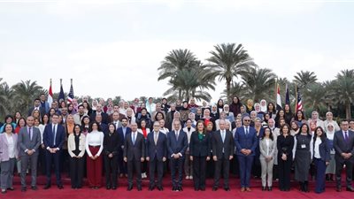 وزير الإتصالات: تأهيل الشباب للعمل كمهنيين مستقلين يساعد فى توسيع نطاق سوق العمل