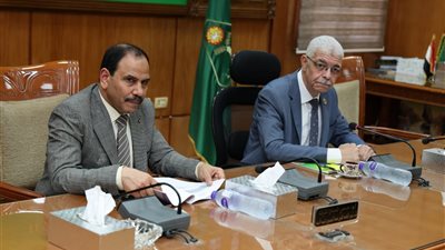 رئيس جامعة المنوفية يستعرض الخطة الخمسية لتعيين المعيدين بكليات ومعاهد الجامعة