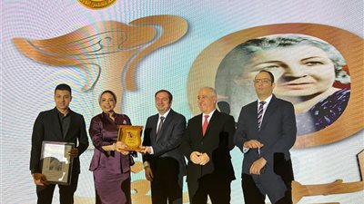 تكريم جوميا مصر والرئيس التنفيذي عبد اللطيف علما في احتفالية مرور 100 عام على تأسيس «روز اليوسف»