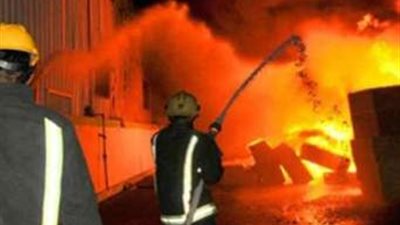 السيطرة على حريق نشب بشركة 