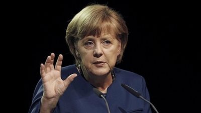 ميركل تزور الصين وسط مخاوف صناعية وحقوقية