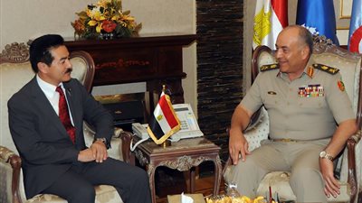 الفريق محمود حجازى يلتقى رئيس لجنة الدفاع والشئون الخارجية بالبرلمان اليابانى