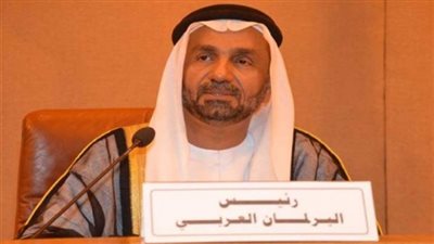 رئيس البرلمان العربي يصل القاهرة