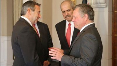 السفير المصري يقدم أوراق اعتماده إلى جلالة ملك الأردن