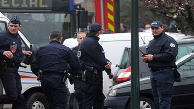 الشرطة الفرنسية تحتجز المدير الأسبق للاستخبارات الداخلية