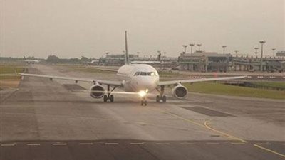 سوء الأحوال الجوية بالأردن يؤخر إقلاع طائرة 90 دقيقة 